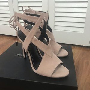 Kendall + Kylie light mauve cream sandals 7.5